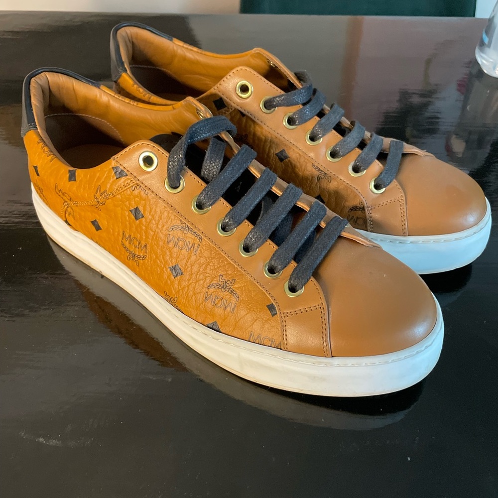 The classic low-top sneaker, sculpted in Visetos and calf leather.